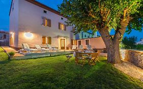 House Nona Roza